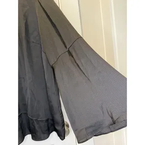Women’s Michael Kors Black Satin Textured Blouse Long Bell Flared Sleeve Plus 2X thumbnail 4