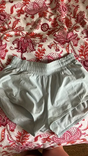 Lululemon Hotty Hot 2.5" thumbnail 3