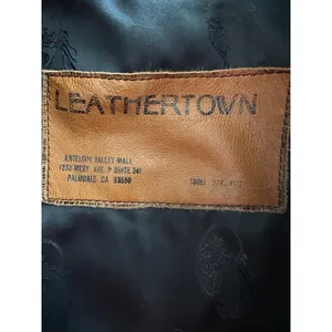 Vintage Leathertown Black Leather Coat Jacket Suede Inlay V-Back Size 38 S/M thumbnail 3
