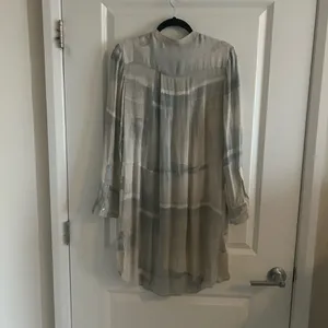 Aritzia Wilfred Gray Beige Silk Bossut Long Sleeve Button Down Mini Dress thumbnail 5