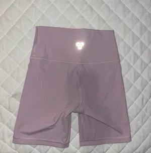 Aritzia TNA shorts thumbnail 3