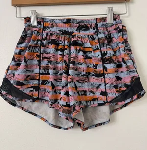 {4} Lululemon Hotty Hot Short II *Long 4" Inversion Multi / Black thumbnail 1
