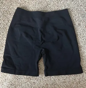 Aurola Amazon Shorts thumbnail 2