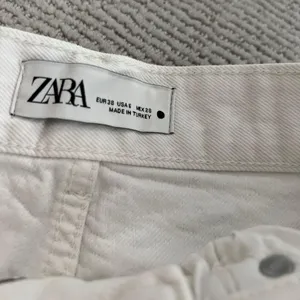 Women’s Z1975 Ripped Mom Fit Jeans White thumbnail 4