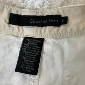 Calvin Klein White Cargo Shorts Sz 8 thumbnail 5