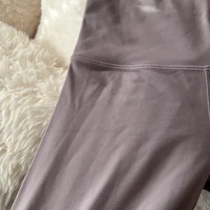 Lululemon Wunder Under Crop Leggings Size 4 thumbnail 4