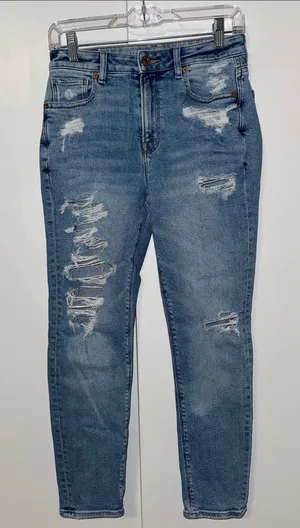 American Eagle Mom Jeans Light Wash High Rise Denim Women’s Size 2 thumbnail 1