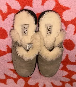 UGG shoes thumbnail 1