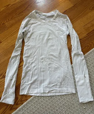 Lululemon long sleeve swiftly tech thumbnail 1