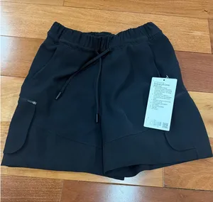 NWT Lululemon Relaxed HR Cargo Short Womens Black Travel Woven High Rise 4.5" 4 thumbnail 1