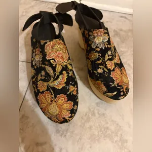 Anthropologie Floral Tapestry Wood Platform Clogs thumbnail 6