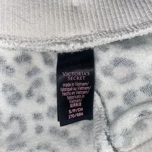 Victoria's Secret Leopard Animal Soft Fleece Pajama Pants Women's Size Small thumbnail 5