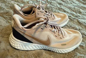 Nike Women’s Shoes thumbnail 1