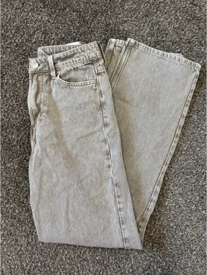 H&M Jeans High-Waisted thumbnail 3