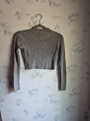Brandy Melville Gray cropped Sweater thumbnail 5