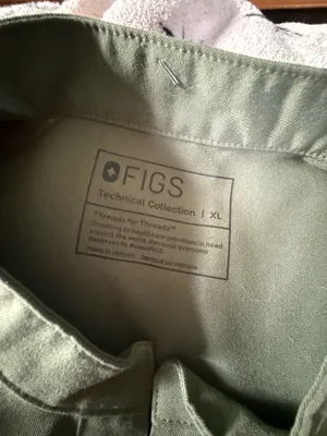 FIGS Scrub Top thumbnail 2