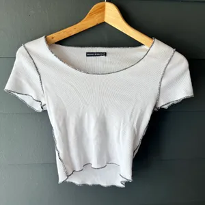 Brandy Melville crop top thumbnail 2