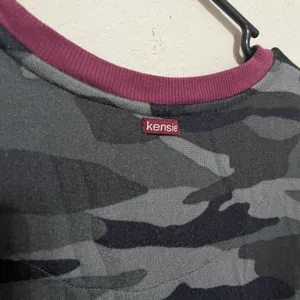 Kensie Women Camo Long Sleeve Top Grey Black Burgundy Trim Size L thumbnail 7