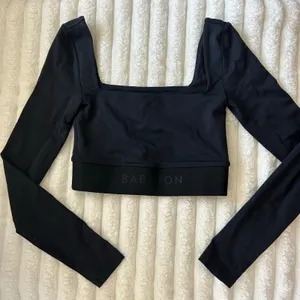 Aritzia Babaton Black Longsleeve Cropped Workout Top High Support Size XXS thumbnail 3