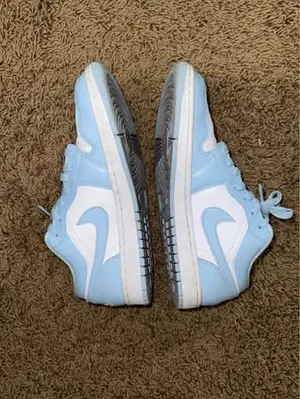 Air Jordan 1 thumbnail 3
