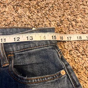 Old Navy Women Boyfriend Straight Jeans Distressed Frayed Hem Dark‎ Wash Size 2 thumbnail 4