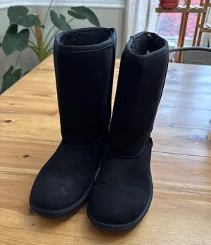 Black Fuzzy Boots BEARPAW thumbnail 1