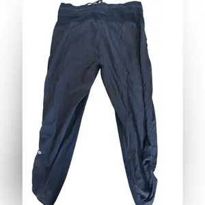 Lululemon Dance Studio Mid-Rise Crop 25" Black size 10 EUC Gym Workout Yoga Fun thumbnail 2