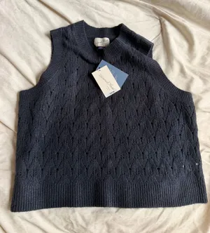 Universal Threads Sweater Vest thumbnail 1
