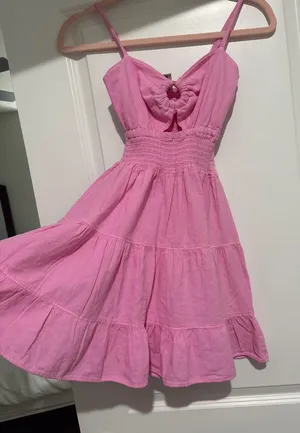 Cute pink dress thumbnail 1