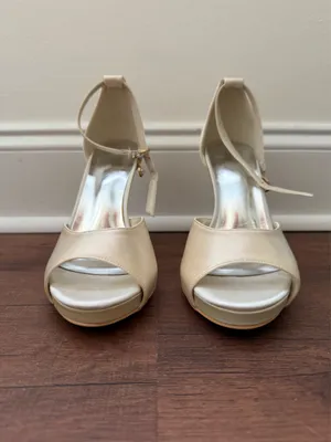 White satin platform heels Size 7.5 thumbnail 2