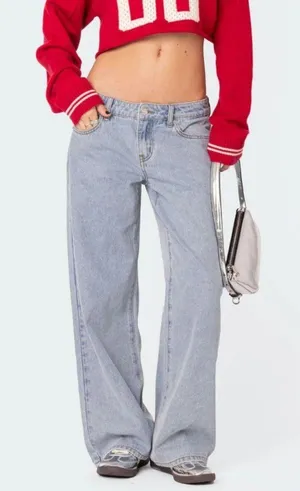 Low Rise Jeans thumbnail 1