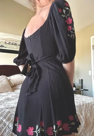 FRANCESCAS Black Floral Dress thumbnail 3