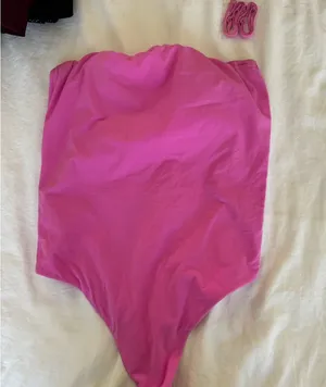 SKIMS strapless bodysuit - Pink thumbnail 1