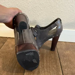 UGG Celestina‎ Grey Leather Platform Women Mule Heels Size 7 thumbnail 5