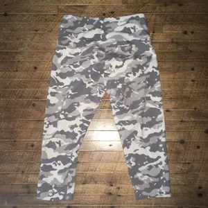 Lysse camo cropped maternity shapewear M leggings thumbnail 3