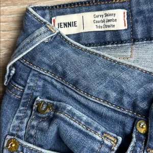 True Religion Curvy Skinny Big T Jennie Jeans Size 27 thumbnail 10