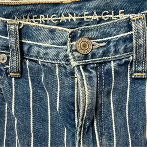 American‎ Eagle Pinstripe Mom Jeans Womens 4 Blue Excellent High Rise Striped thumbnail 8