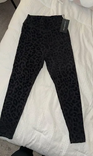 Black Size S thumbnail 1