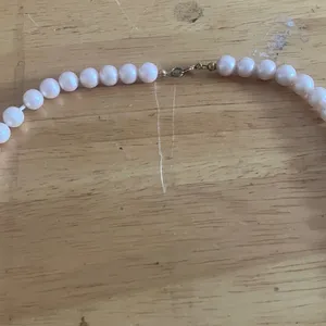Elegant Pearl Necklace thumbnail 2