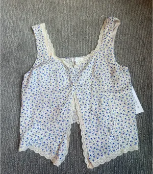 Boutique Top thumbnail 1