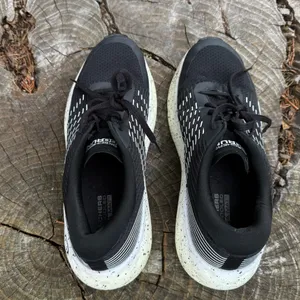 Sketchers GoRun Women’s Black And White Sneaker size 10 thumbnail 5