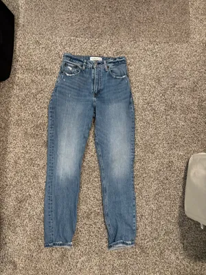Abercrombie Jeans High-Rise Mom Curve Love thumbnail 3