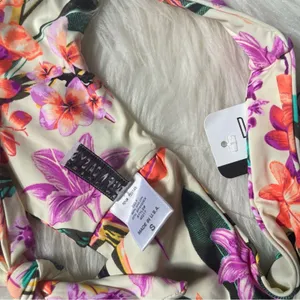 Dippin’ Daisy’s Bikini Top Pink Floral NWT Size small thumbnail 2