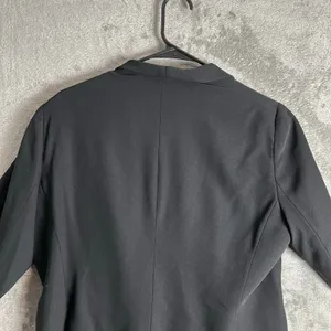Armani Collezioni Minimalist Black Blazer Sleek Tailored‎ Silhouette Medium thumbnail 6