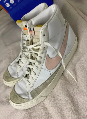Nike Blazer Mid '77 Vintage White Pink Women Size 8.5 thumbnail 1