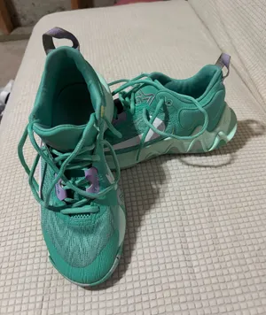 nike basketball shoes thumbnail 1