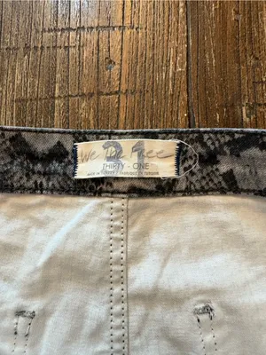 Free People Just Float On Flare Jeans Womens 31 Grey Snake Print Excellent Flare thumbnail 7