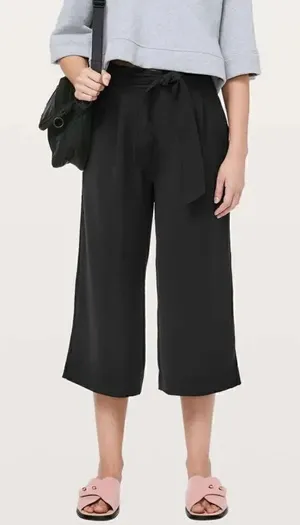 Lululemon Cropped Noir Pants  thumbnail 1