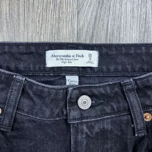 Abercrombie 90s Relaxed Fit High Rise Jeans Black Size 28 / 6 Curve Love thumbnail 6