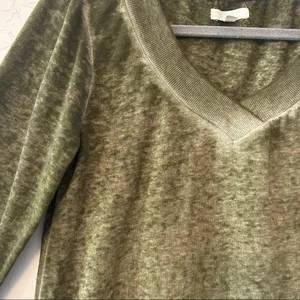 ⭐️Abound green vintage looking high low long sleeve vneck sweater size XS thumbnail 4